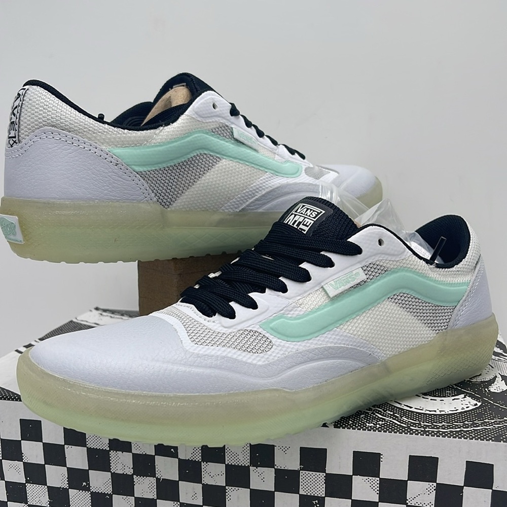 Vans WMNS Ave Mint
VN0A5JIBM2T
Sneakers - Picture 9 of 16